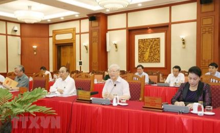 越共中央政治局完成与所有中央直属党组织的工作计划