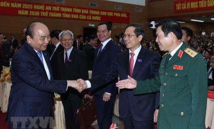 政府总理阮春福出席越共义安省第十九次代表大会（组图）