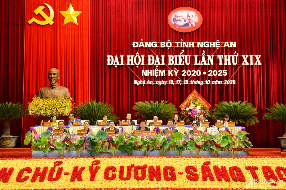 越共乂安省第十九次代表大会（2020-2025年任期）10月17日上午拉开序幕