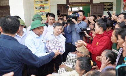 越南政府总理要求以最高责任精神向灾民提供援助