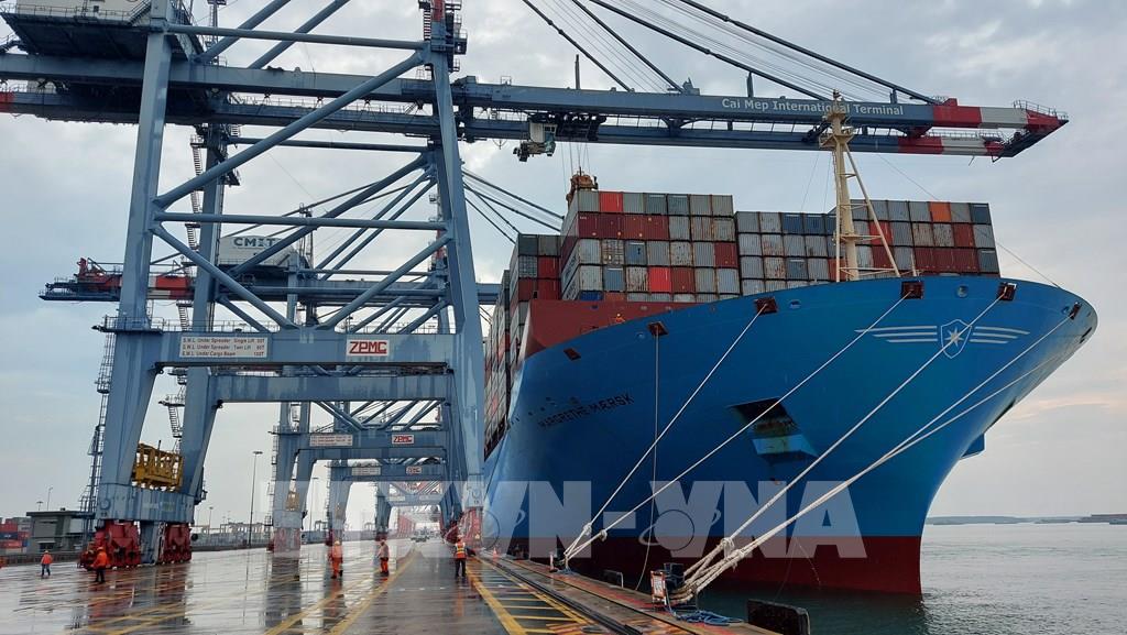 Margrethe Maersk 号集装箱超级货轮10月25日成功停靠
            越南巴地-头顿省富美市盖梅国际港（图源：越通社）