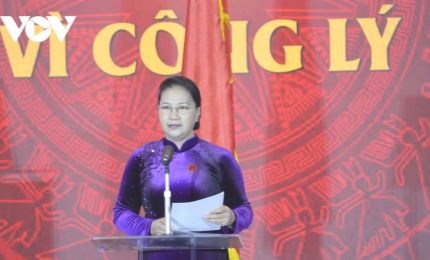 国会主席阮氏金银出席越南最高人民法院爱国竞赛大会