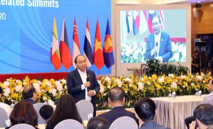 越南政府总理阮春福视察第37届东盟峰会的筹备工作