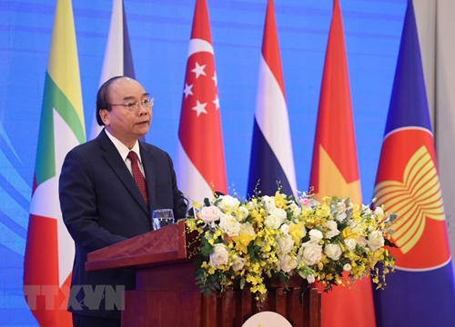 越南政府总理阮春福在会上致辞（图：越通社）