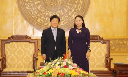 韩国国会议长朴炳锡对宁平省进行工作访问