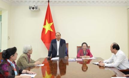 政府总理阮春福与越南中央助学会举行工作会议