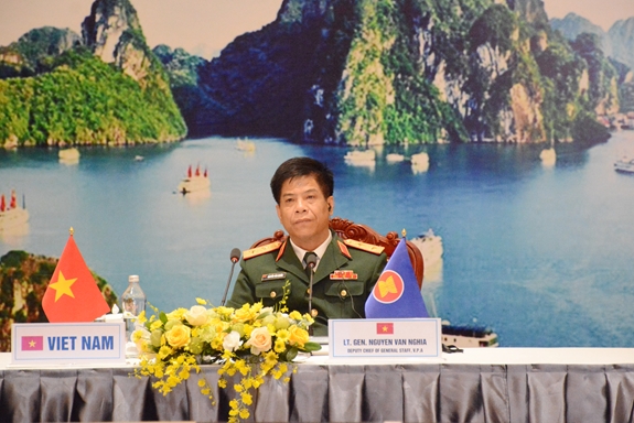 越南人民军副总参谋长阮文义中将出席会议（图源：qdnd.vn）
