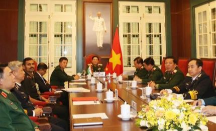 越南国防部长吴春历与印度国防部长举行视频通话