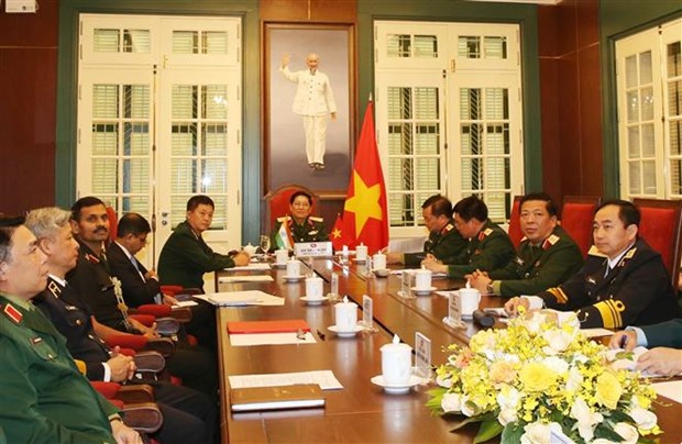 越南国防部长吴春历与印度国防部长举行视频通话（图源：越通社）