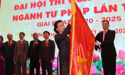越南国会主席阮氏金银出席越南司法部第五次爱国竞赛大会