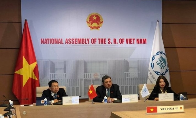 越南代表团出席各国议会联盟理事特别视频会议（图：CPV）