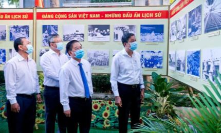 “越南共产党--历史烙印”摄影展在芹苴市开展