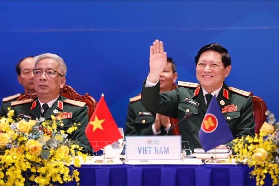 国防部部长吴春历大将代表2020年东盟轮值主席国越南主持会议（图：越通社）