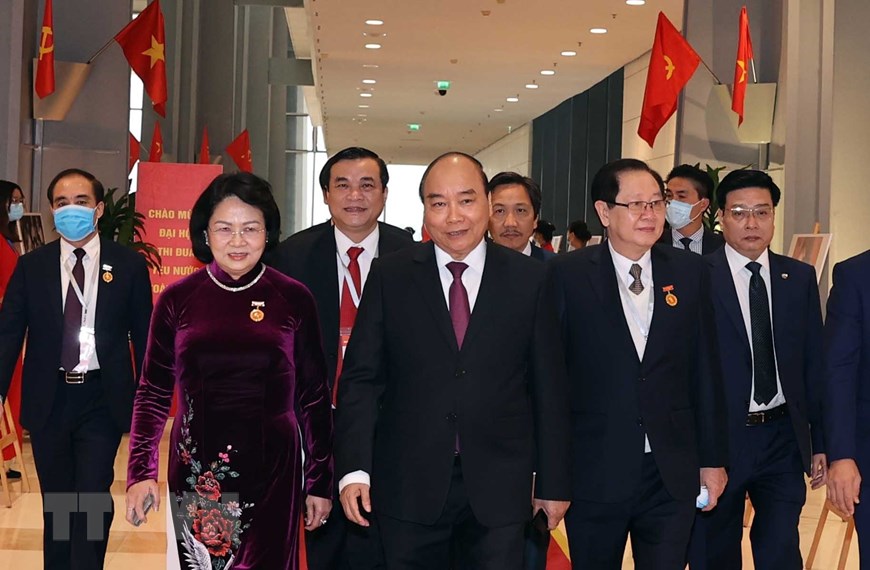政府总理、中央竞赛奖励理事会主席阮春福前来出席大会开幕式