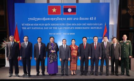 越南国会常务副主席丛氏放出席庆祝老挝国庆45周年招待会