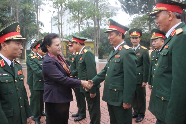 越南国会主席阮氏金银走访慰问第4军区
