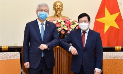 越南政府副总理兼外长范平明会见韩国外交部副部长李泰镐