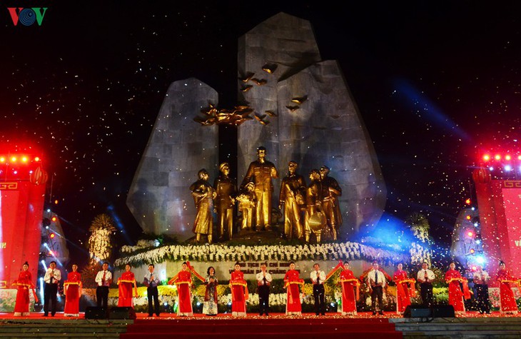 《胡志明主席与广平人民塑像》落成揭幕仪式