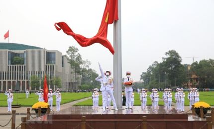 国家统一45周年：巴亭广场上的升旗仪式