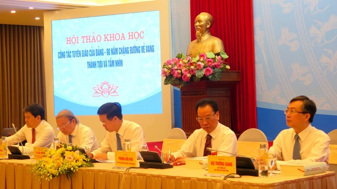 越共中央政治局委员、中央书记处书记、中央宣教部部长武文赏和有关部门领导代表共同主持研讨会。