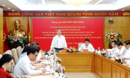 越共中央书记处工作代表团与中央企业党委举行工作会谈