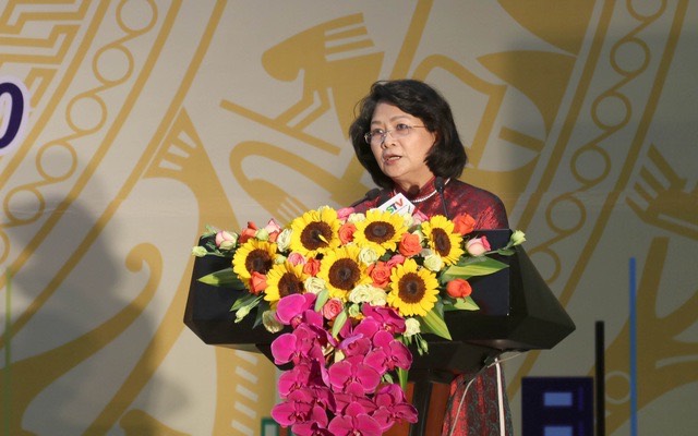 邓氏玉盛副主席在大会上发表讲话（图源：vtv.vn）