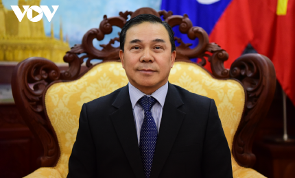 老挝驻越大使高度评价越南五年来所取得的成就及越南共产党的作用