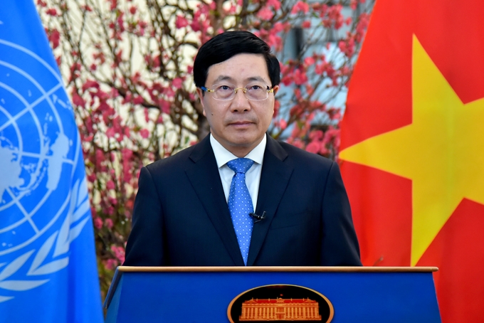 越南政府副总理兼外交部长范平明出席会议