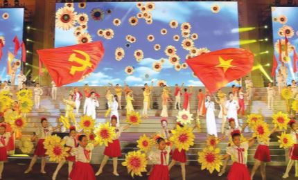 胡志明市举行特殊艺术活动 庆祝越南共产党建党91周年