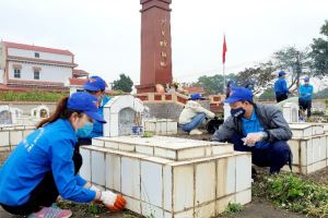 越南青年携手共建1500项青年工程 庆祝越共十三大圆满成功