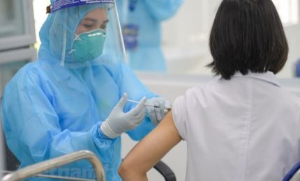 新冠肺炎疫情：首批新冠疫苗接种在河内、胡志明市和海阳省正式展开