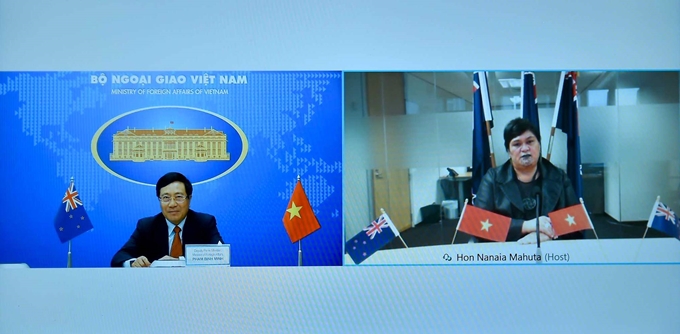 越南政府副总理兼外长范平明与新西兰外交部长纳纳亚·马胡塔通电话