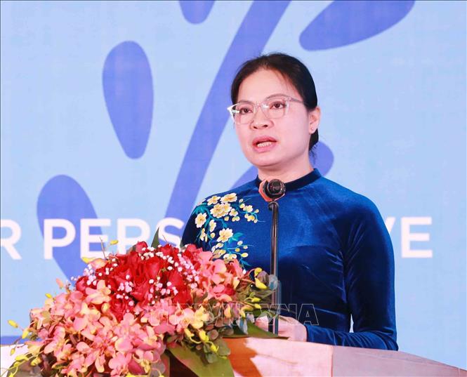 越南妇女联合会主席何氏娥在论坛开幕式上发表讲话（图源：越通社）