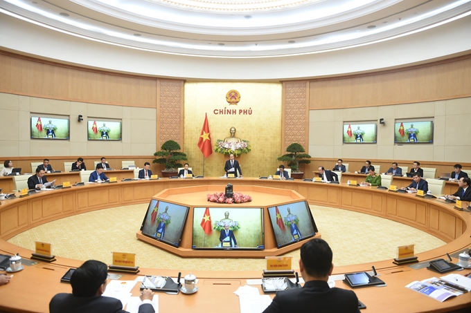 越南电子政务国家委员会主席、政府总理阮春福主持会议