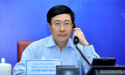 越南政府副总理兼外长范平明与古巴外长通电话