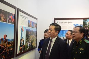 “为边疆而自豪”摄影展开展