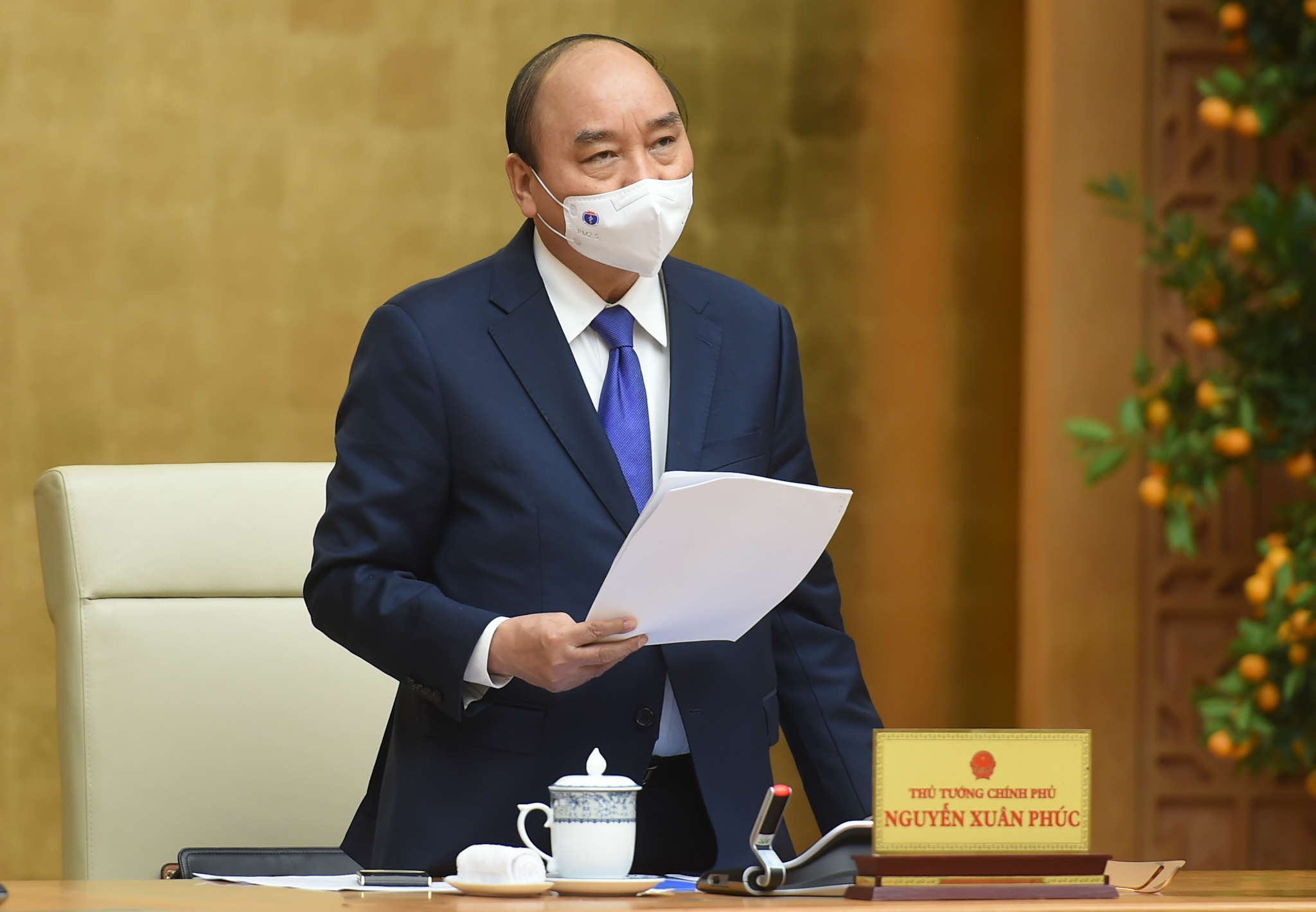 越南政府总理阮春福主持召开2月份政府工作例会