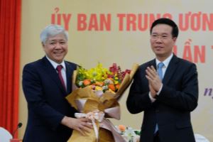 越南祖国阵线中央委员会会议协商推选杜文战同志为越南祖阵中央委员会主席