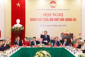 第九届越南祖国阵线中央委员会主席团第八次会议深入讨论人事工作