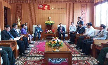 促进越南中部各省与老挝南部各省的货物贸易