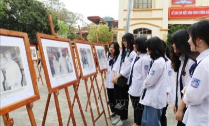“胡志明主席与国会选举”图片展开幕式在宁平省举行