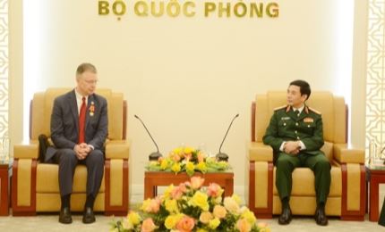 美国驻越大使丹尼尔祝贺潘文江被越南国会批准任命为国防部部长