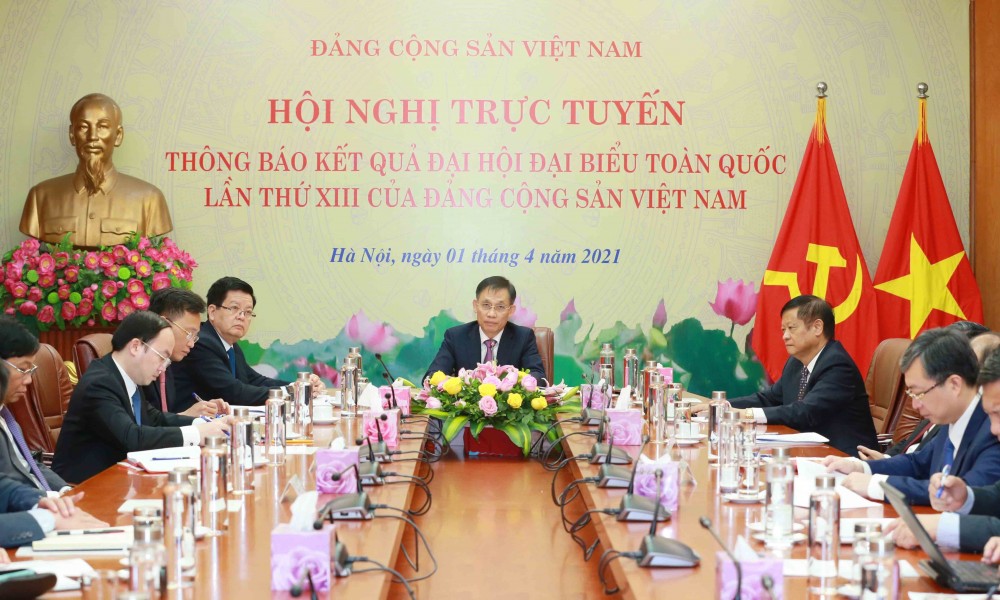 越共中央委员、中央对外部部长黎怀忠主持会议（图：国际报）