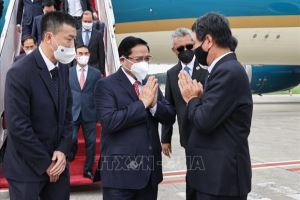 越南政府总理范明正抵达印尼 开始出席东盟领导人会议