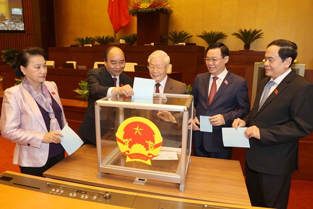 越南党和国家领导投票免去阮富仲的国家主席职务（图源：越通社）