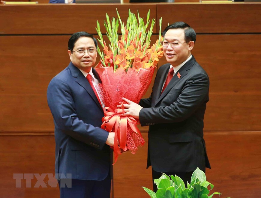 国会主席王廷惠送花祝贺新任政府总理范明正