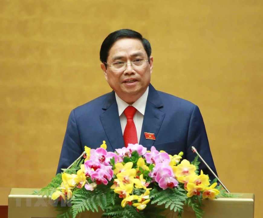 新任政府总理范明正在宣誓仪式上致辞