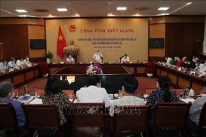 越南祖国阵线中央委员会主席杜文战视察坚江省选举准备工作