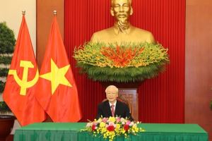 越共中央总书记与古共中央第一书记举行电话会谈