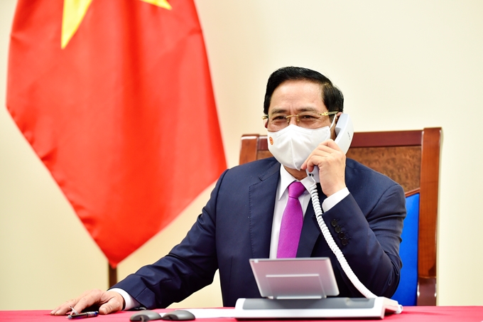 越南政府总理范明正与泰国总理巴育·占奥差通电话